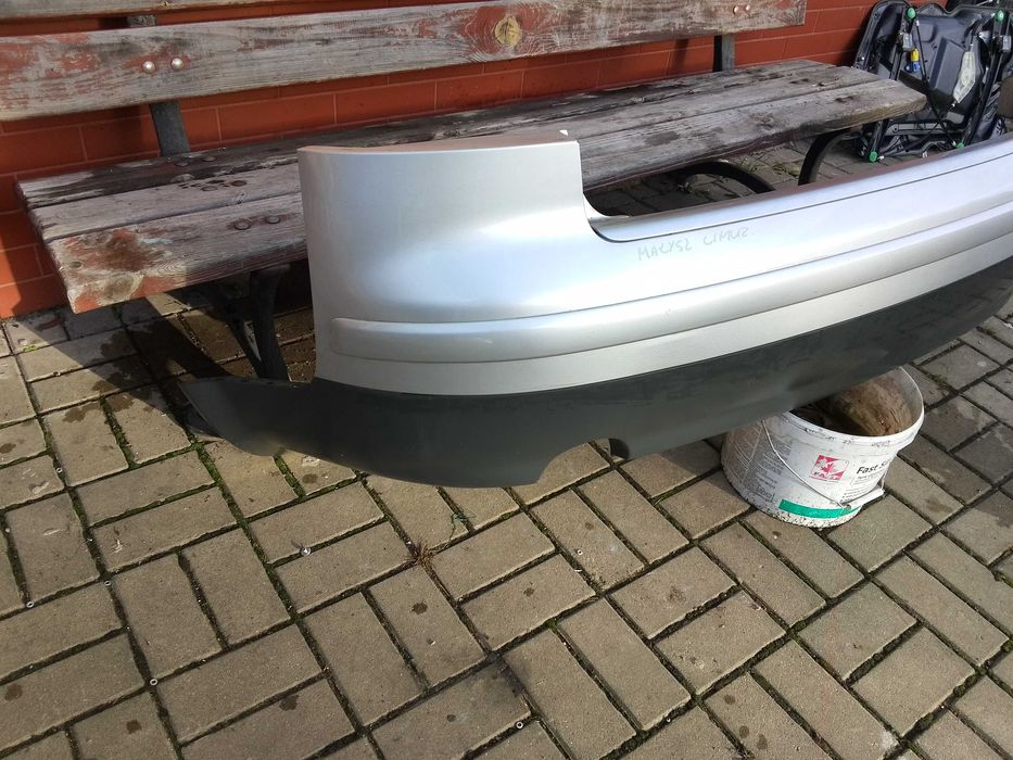 AUDI A4 B6 sedan zderzak tył pod kolor LA7W