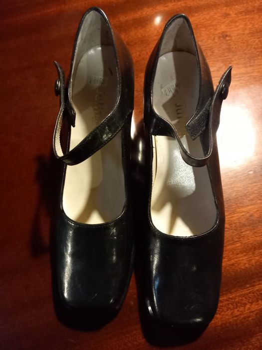 Sapatos Pretos em Pele n.38