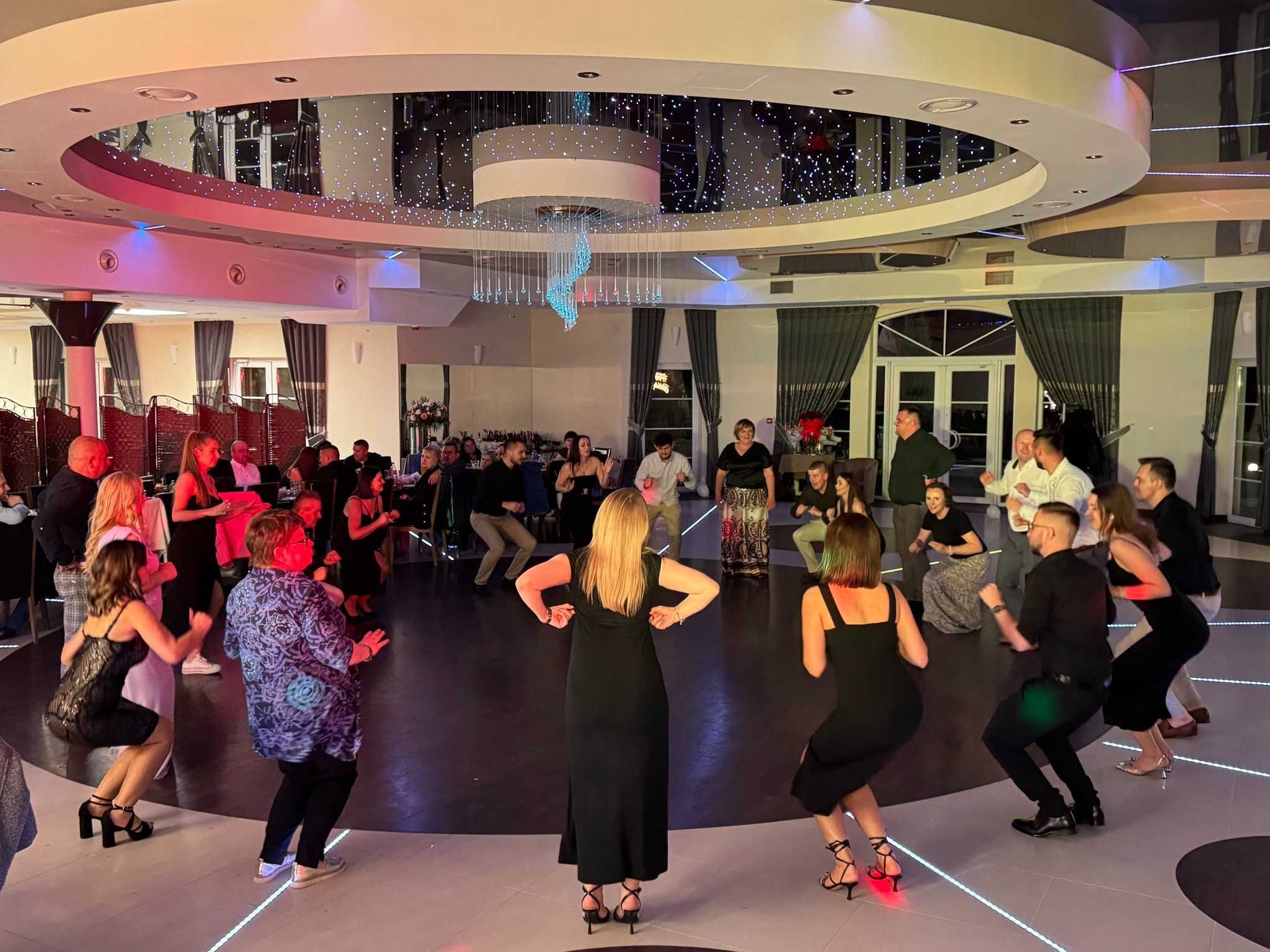 DJ WODZIREJ na Wesele Osiemnastkę imprezę 18 oprawa muzyczna zespół