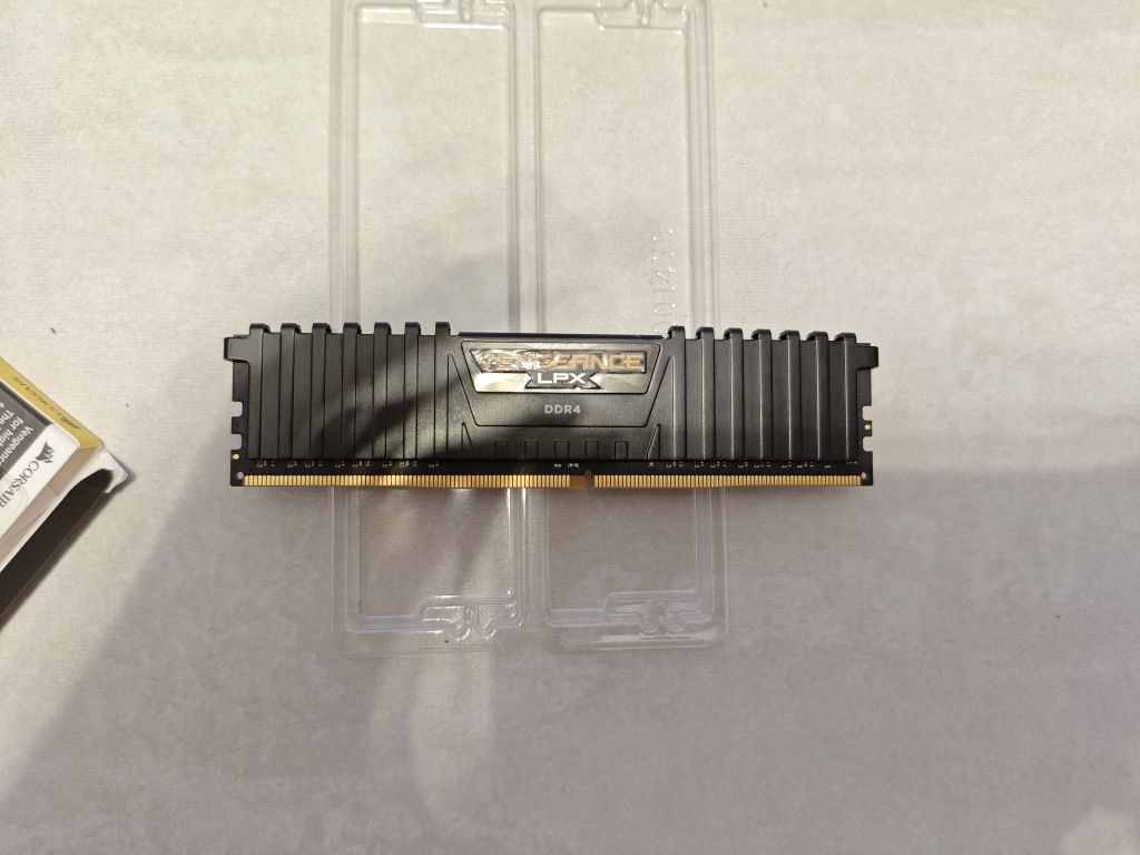 Оперативна пам'ять 8gb ddr4 3200 mhz Corsair