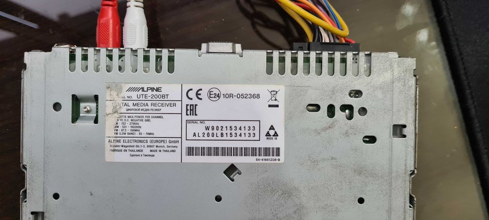 Alpine UTE-200BT com USB e Bluetooth