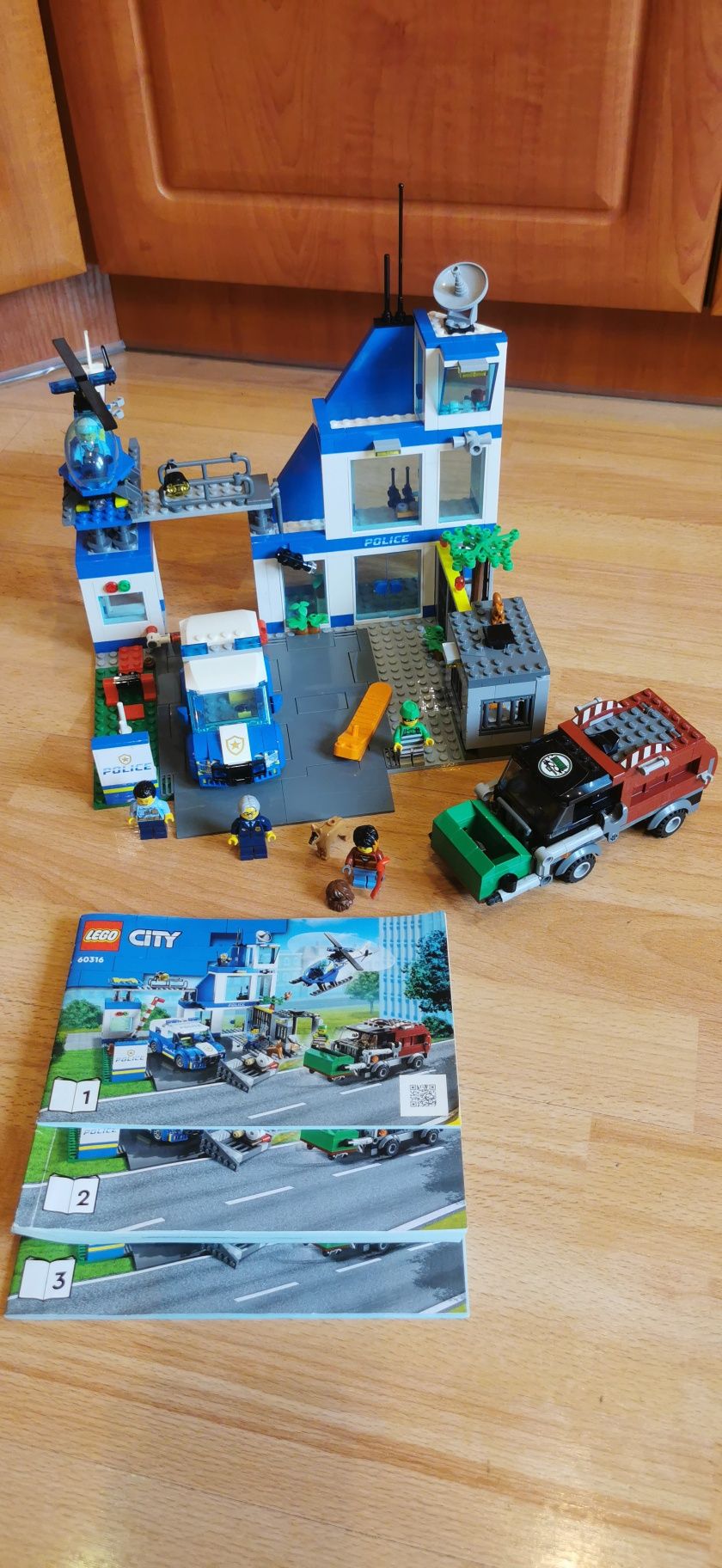 lego city 60316 posterunek policji z płyta drogową