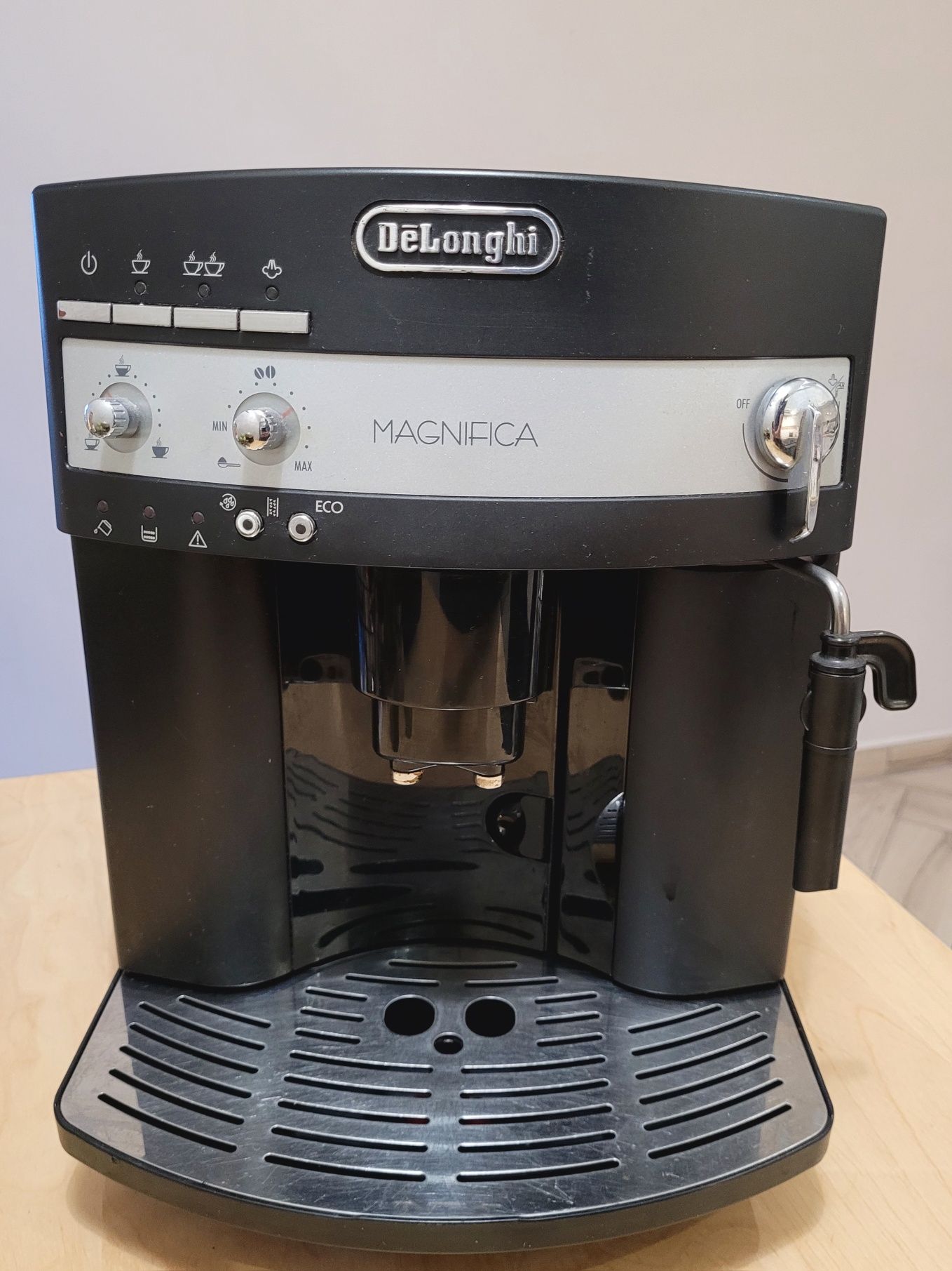 Ekspres DeLonghi Magnifica ESAM 3000.B