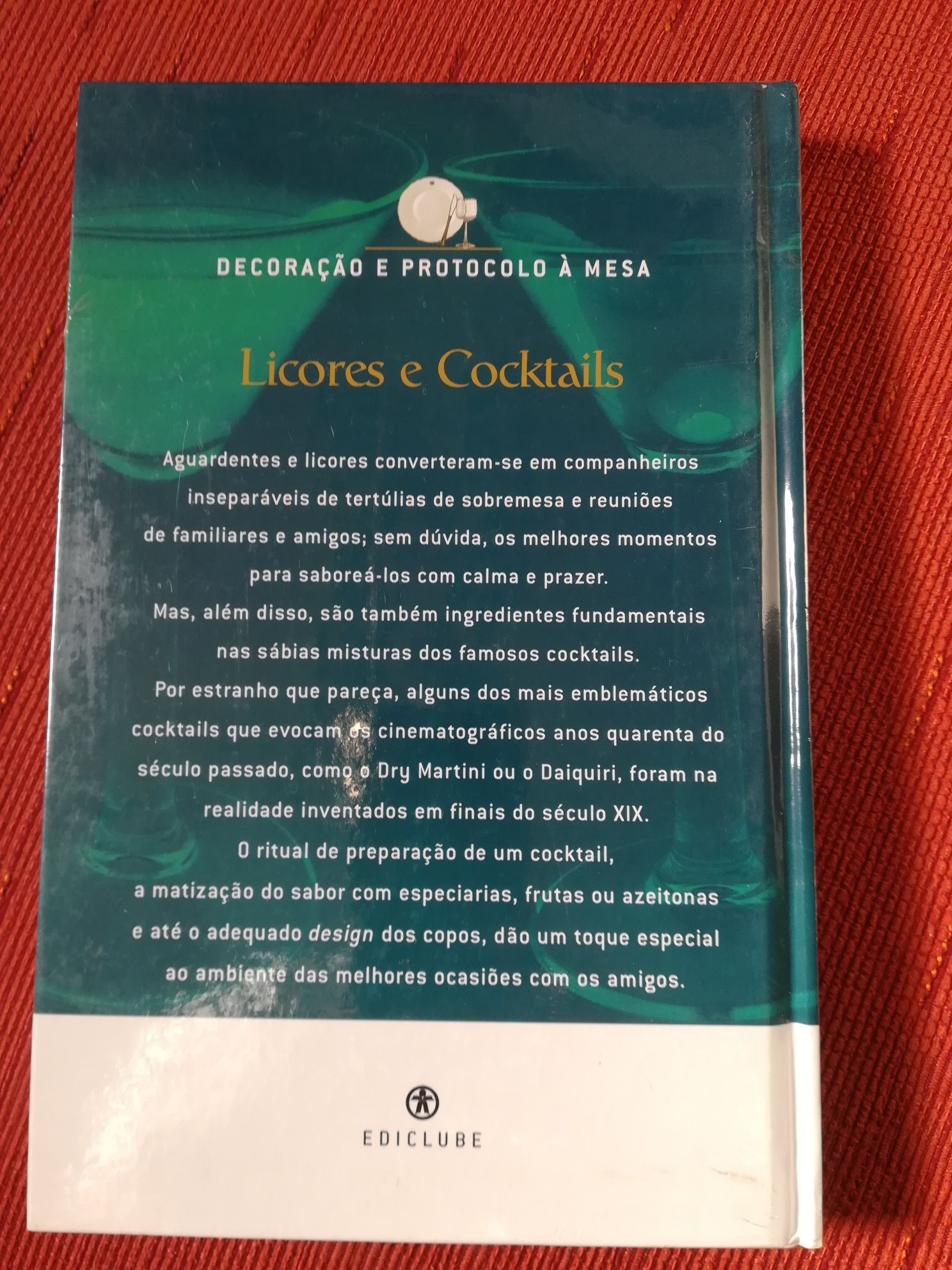 O livro licores e cocktail