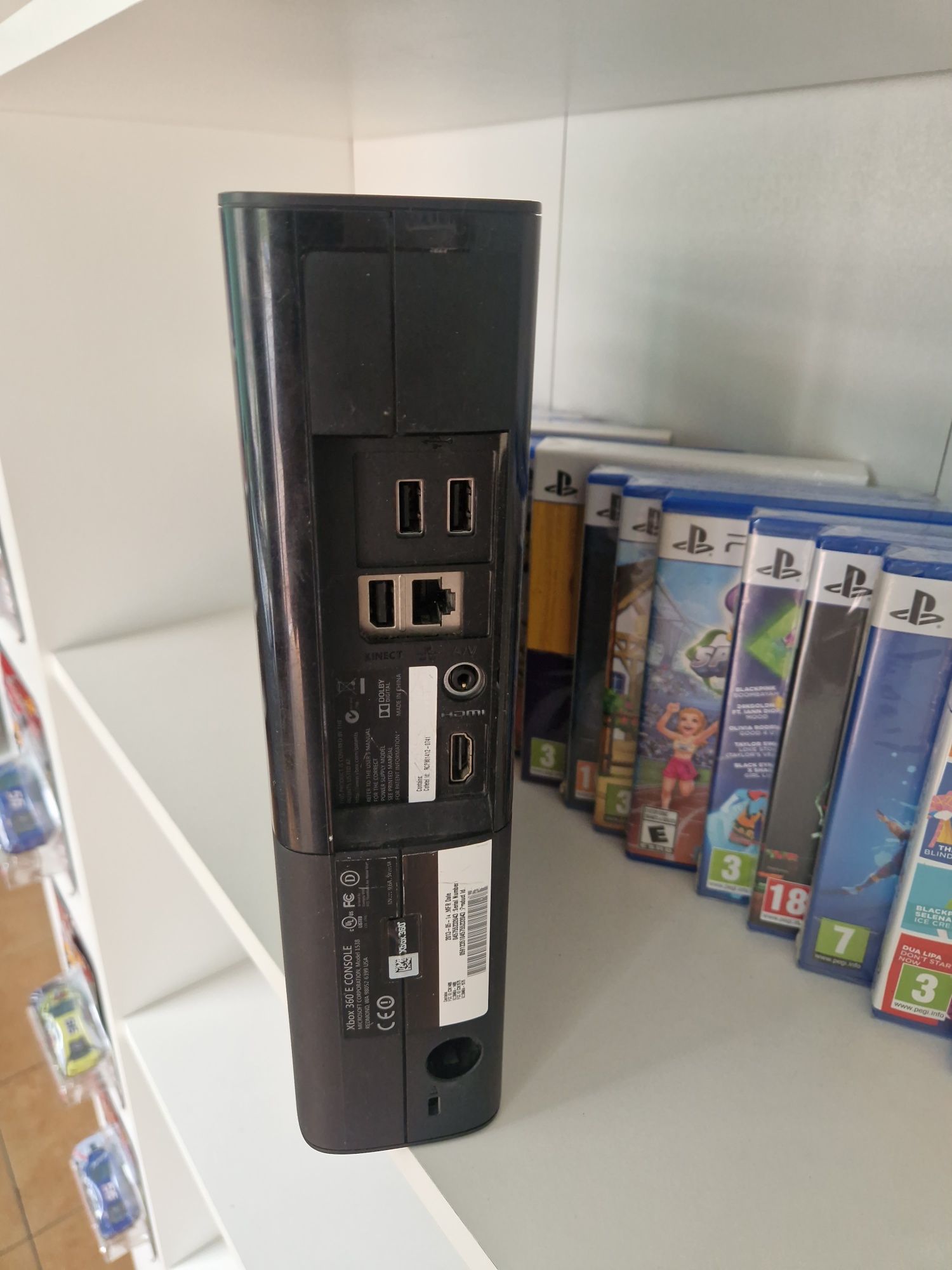Xbox 360 slim e wraz z padem 32gb