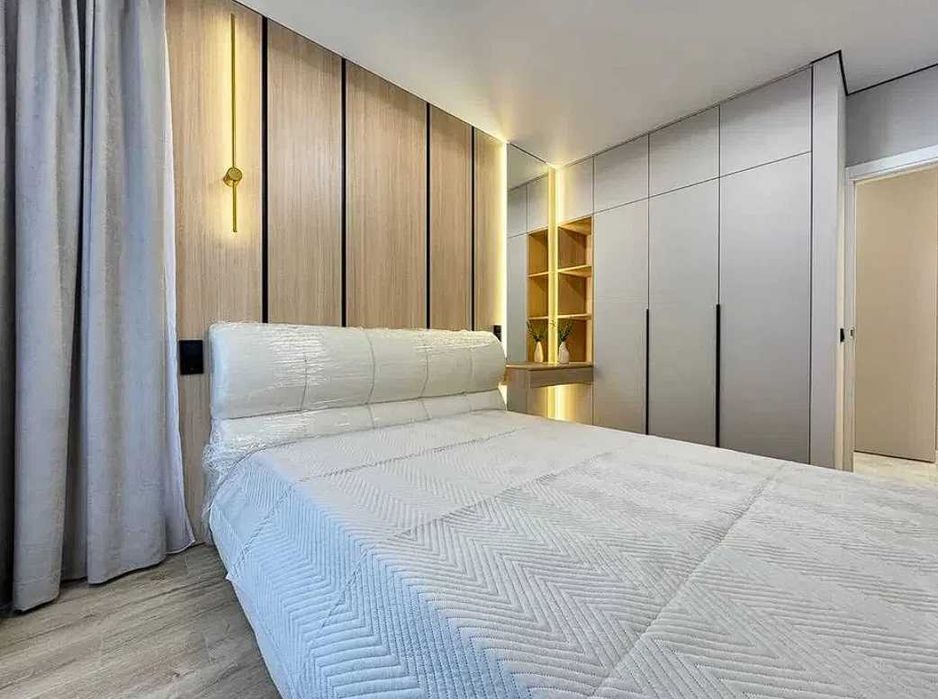 Сучасна однокімнатна поруч міського озера