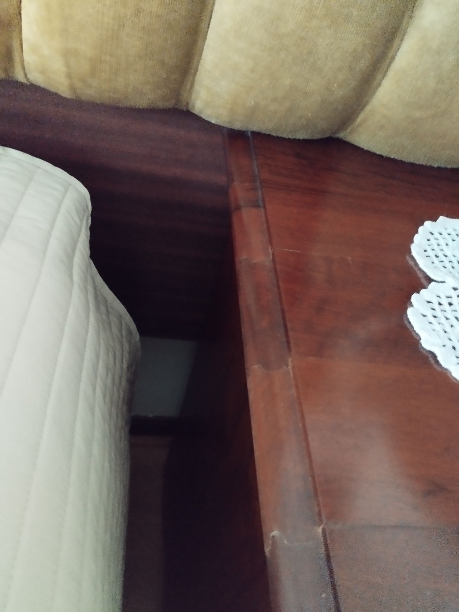 Cabeceira de cama  com duas mesas de cabeceira