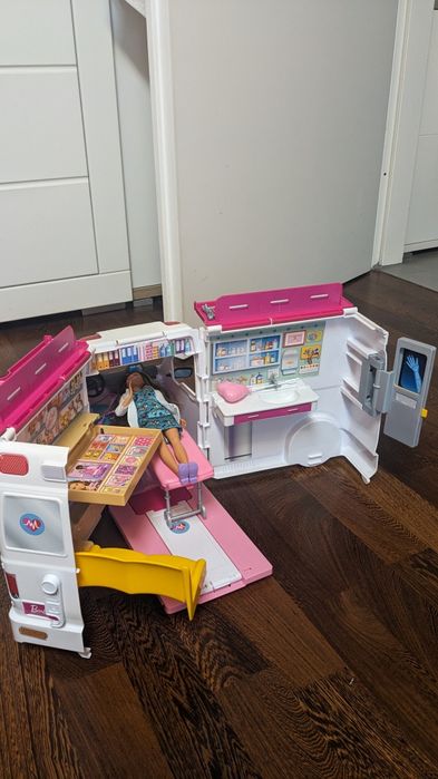 Oferta od 22.10 do 28.10. Karetka pogotowia Barby. Jak nowe.