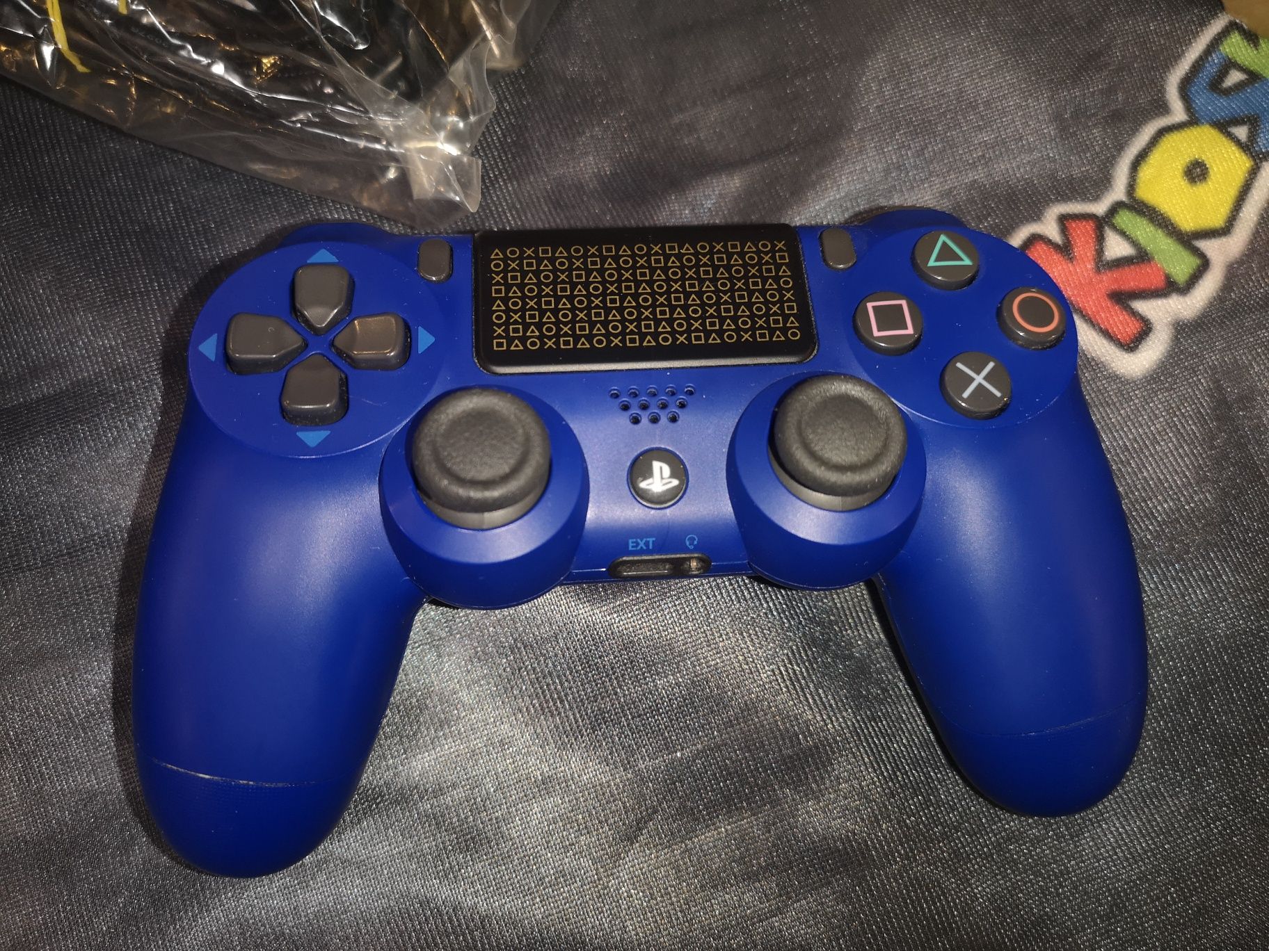 Konsola PS4 Slim limitowana DAYS OF PLAY  w pudełku stan BDB rzadkość