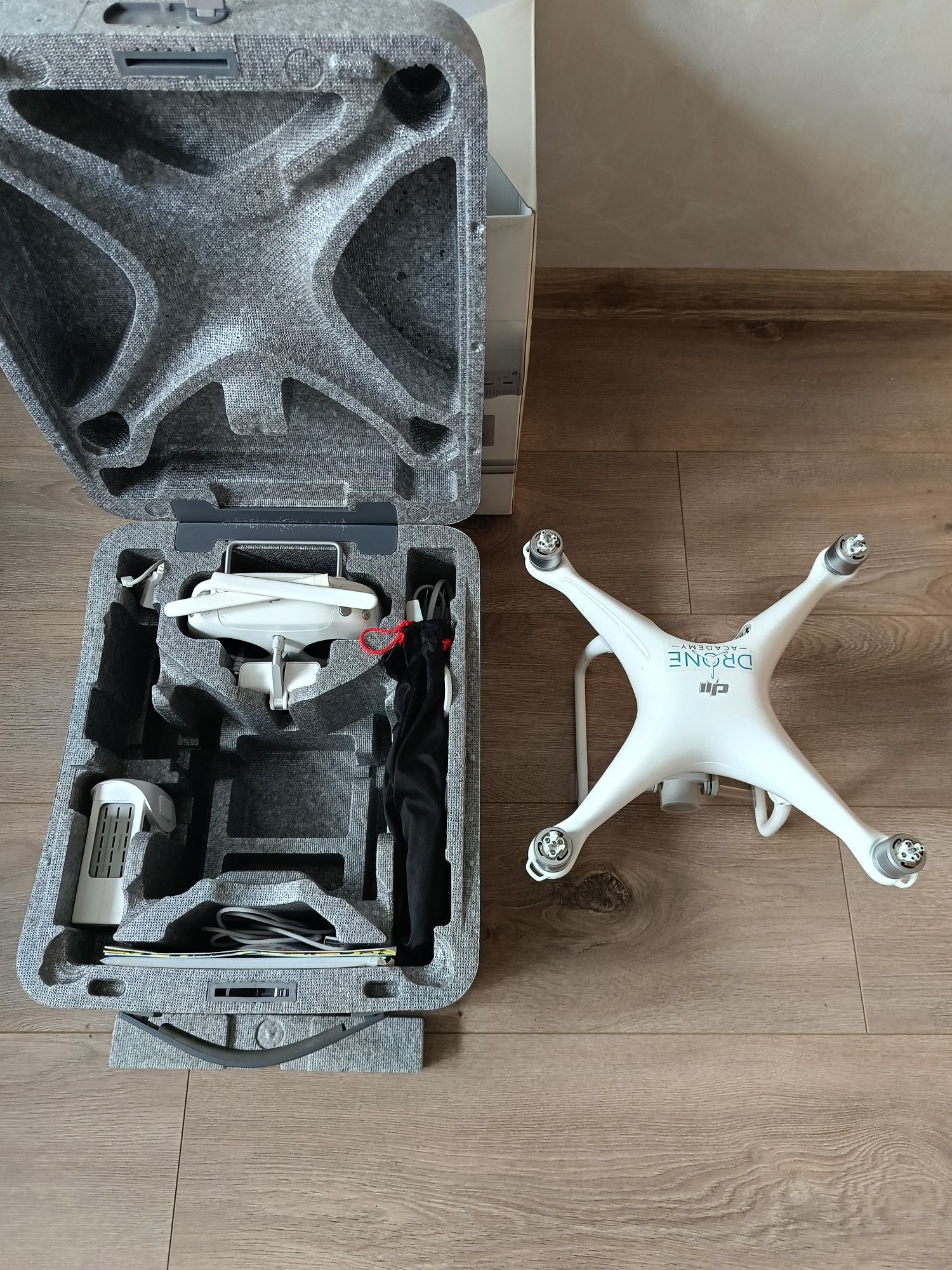 Квадракоптер DJI PHANTOM 4