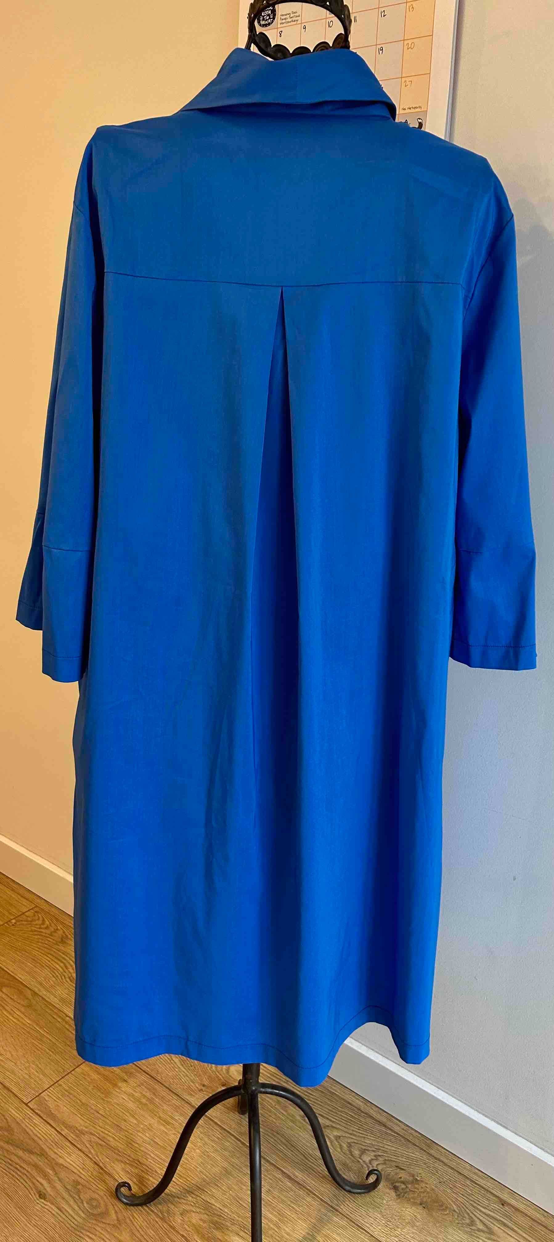 APANAGE sukienka błękitna z papugą, rozm. 44, NOWA