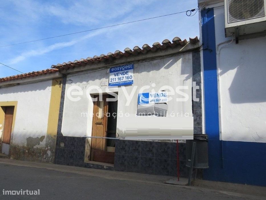 Pequena Moradia para recuperar no centro de Ervidel com 125m2