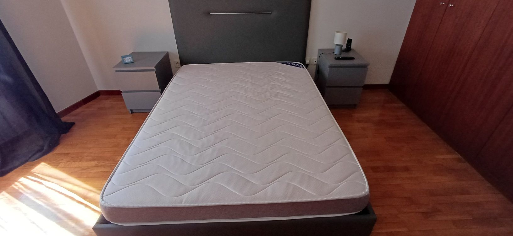 Quarto de casal completo em bom estado