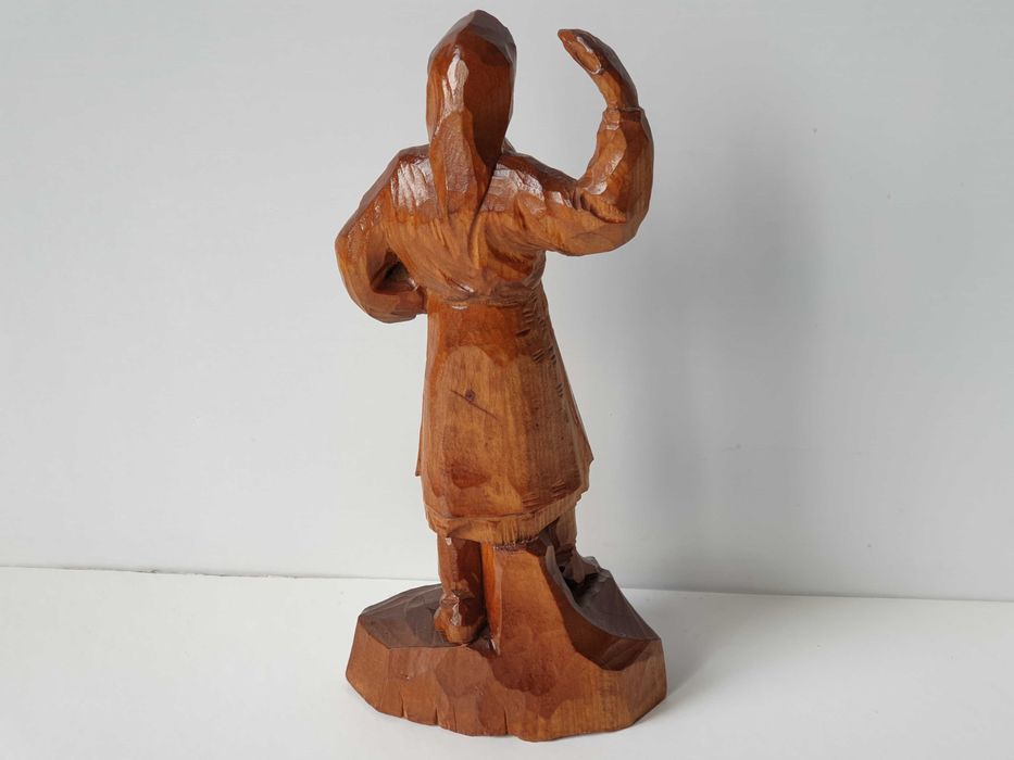 різьба по дереву скульптура ЖІНКА