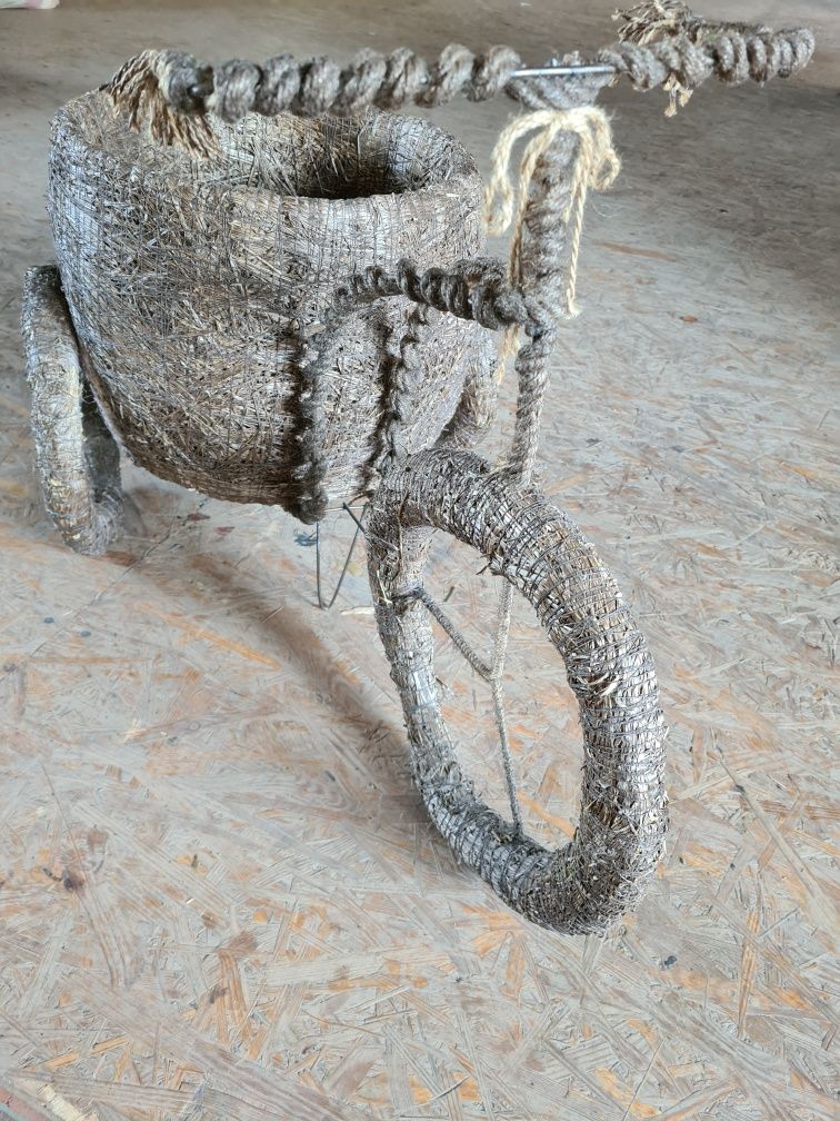 Декоративный плетённый велосипед