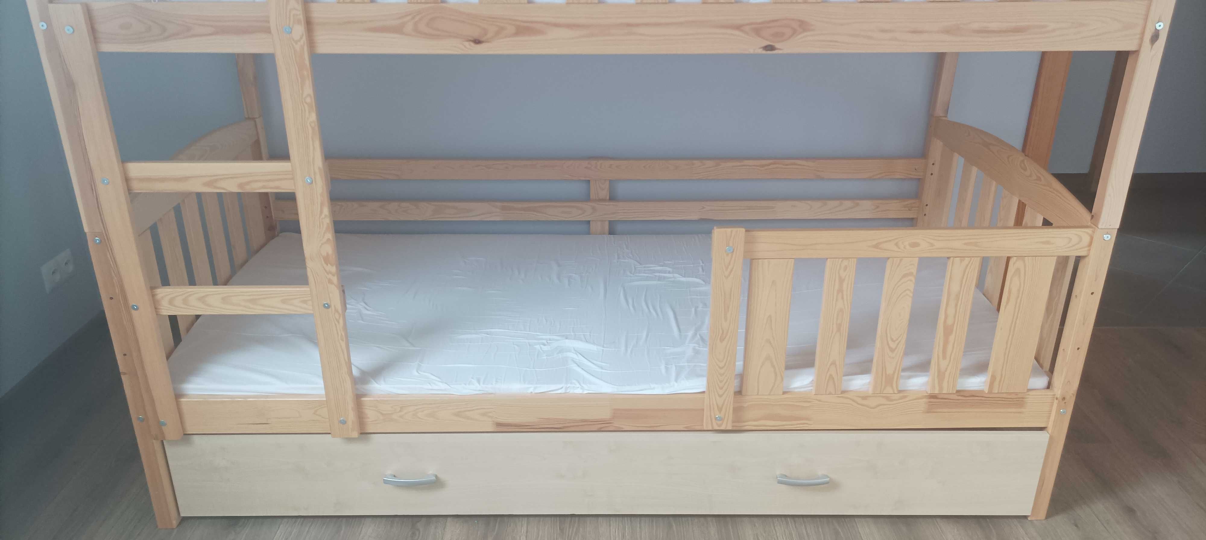 Łóżko piętrowe drewniane z pojemnikiem