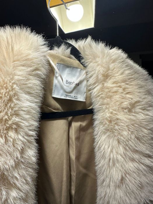 Płaszcz beżowy ciepły futro