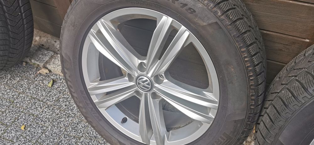 Orginalne felgi aluminiowe Volkswagena oraz opony zimowe  235/55/r18