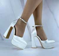 Туфлі білі