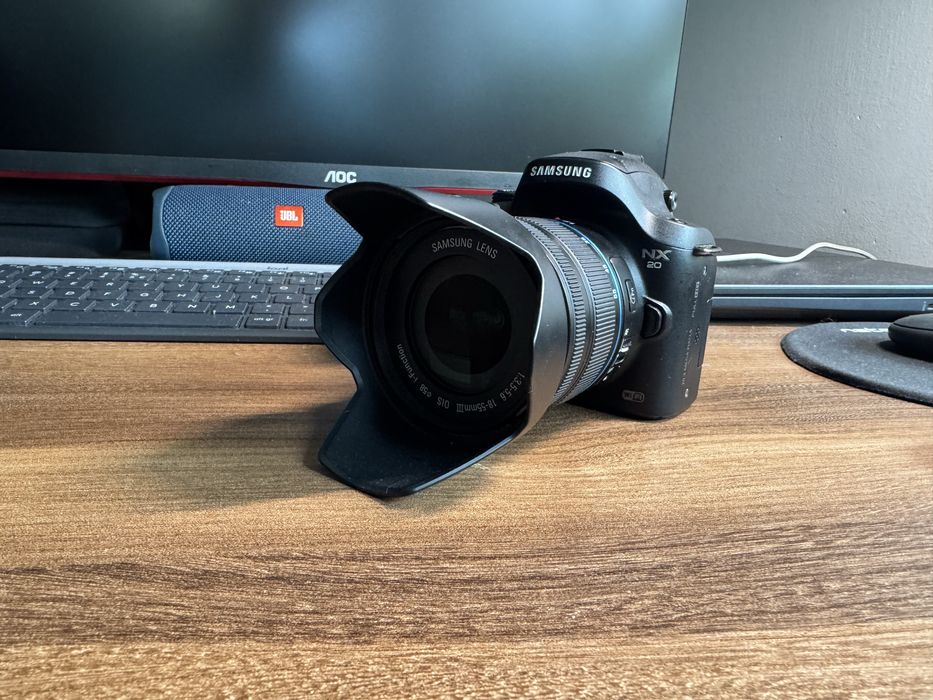 Aparat Samsung NX20 z objetywem 18-55