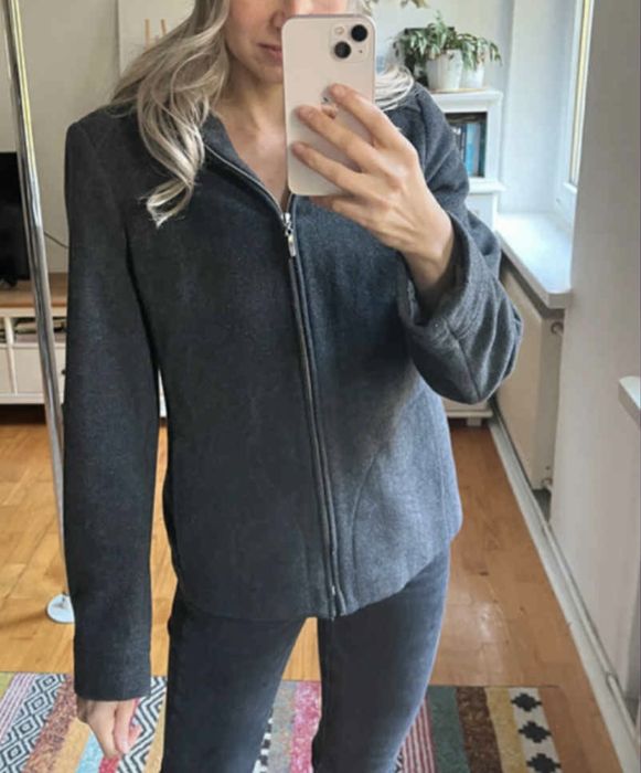 Wełniana kurtka z kapturem