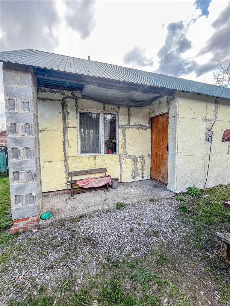 Окремий будинок у передмісті