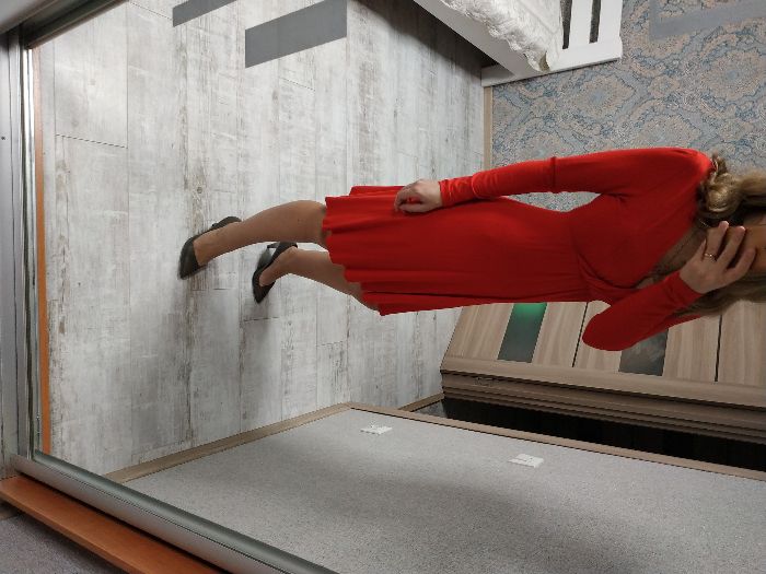 Новое красивое платье миди длинный рукав