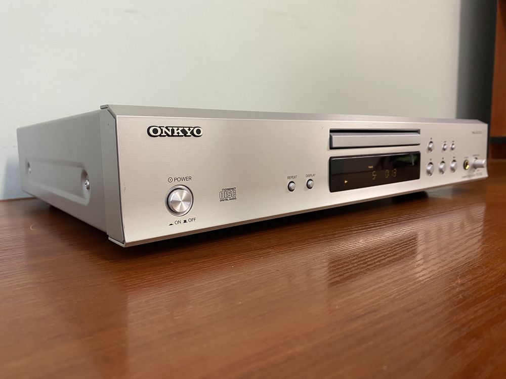 CD програвач Onkyo DX-7355