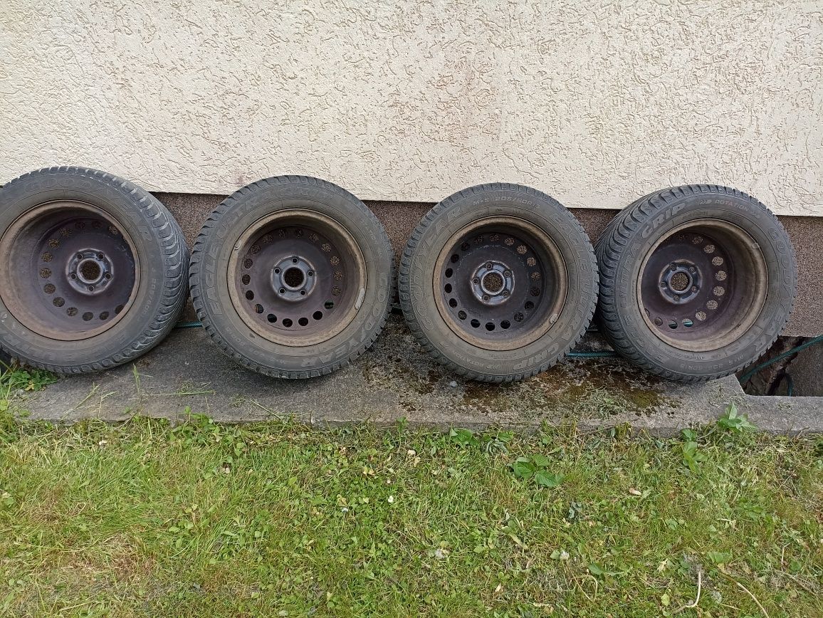 4 opony zimowe 205/60R15 Goodyear Eagle ulta grip felgi VW golf, 6 mm