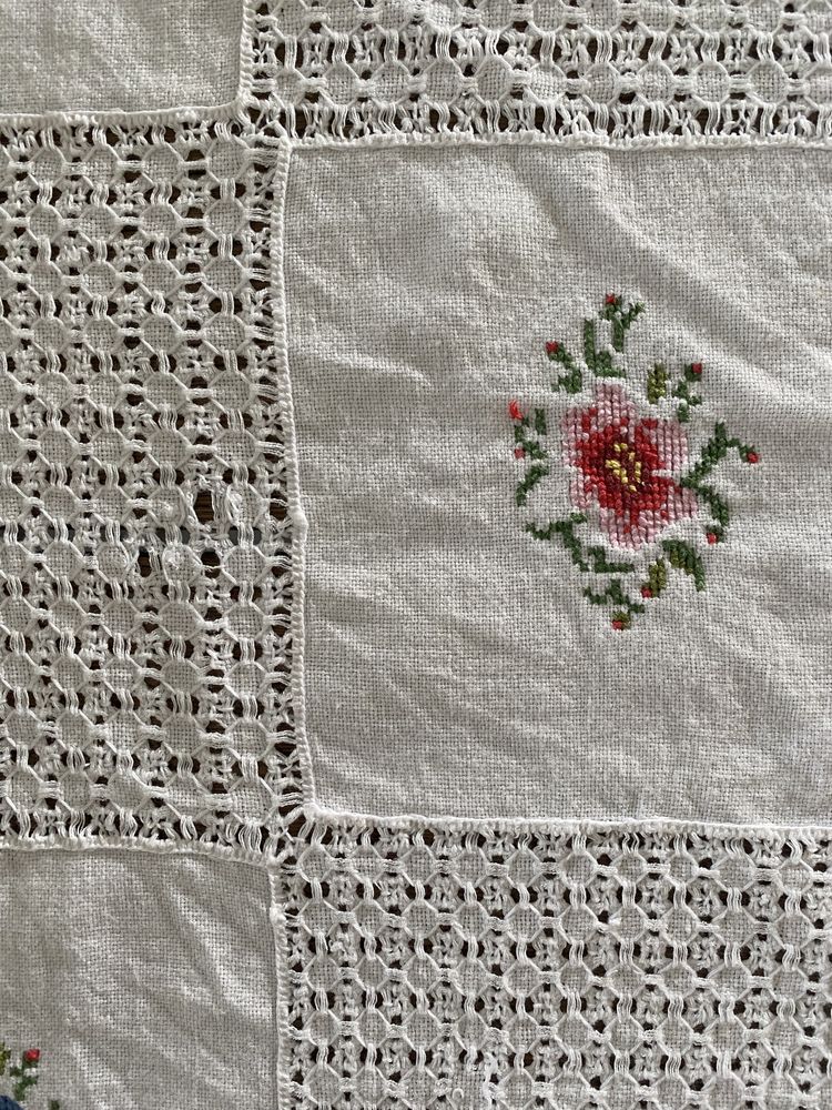 Toalha de mesa com ponto cruz 125*125