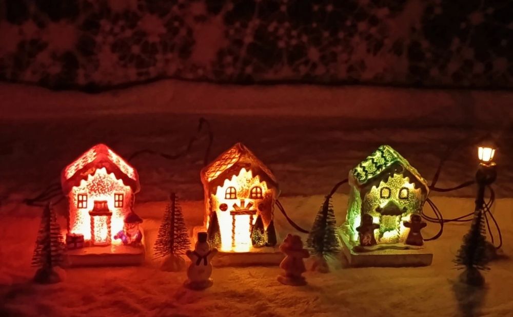 Magic Village – Świąteczna Uliczka LED - 10 elementów