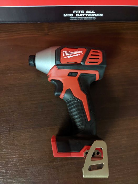 Імпульсний гайковерт-шуруповерт  Milwaukee M18 2656-20 1/4 Hex