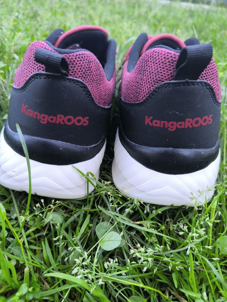 Продам чоловічі кросівки KangaROOS,43 розміру у відмінному стані.