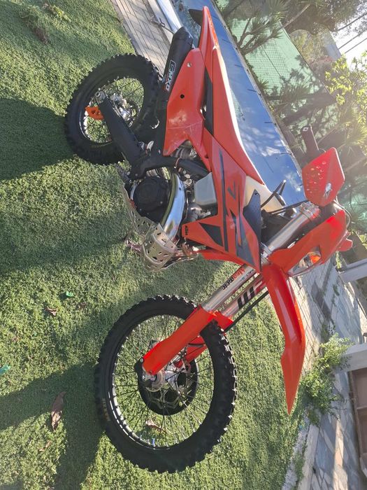 KTM 300 TBI  17 HORAS como nova