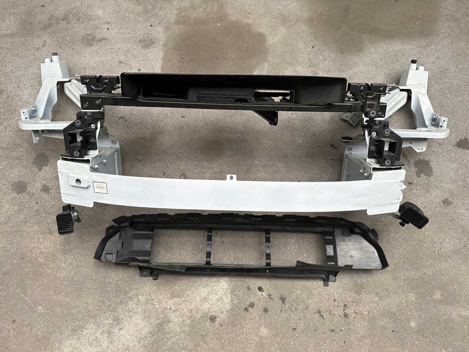 VOLVO XC40 Телевізор Передня панель