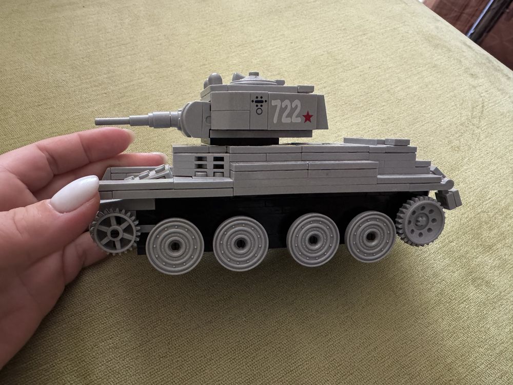 Конструктор танк BT-7 с человечками и оружием