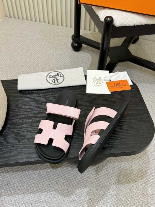 Lekkie i modne sandały HERMES Chyre na lato buty