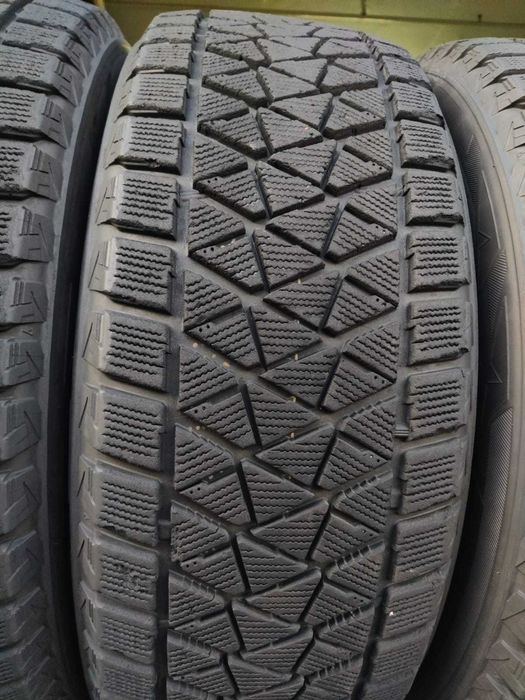 R18 245 60 шини зимові Bridgestone Blizzak DM-V2 японські липучки