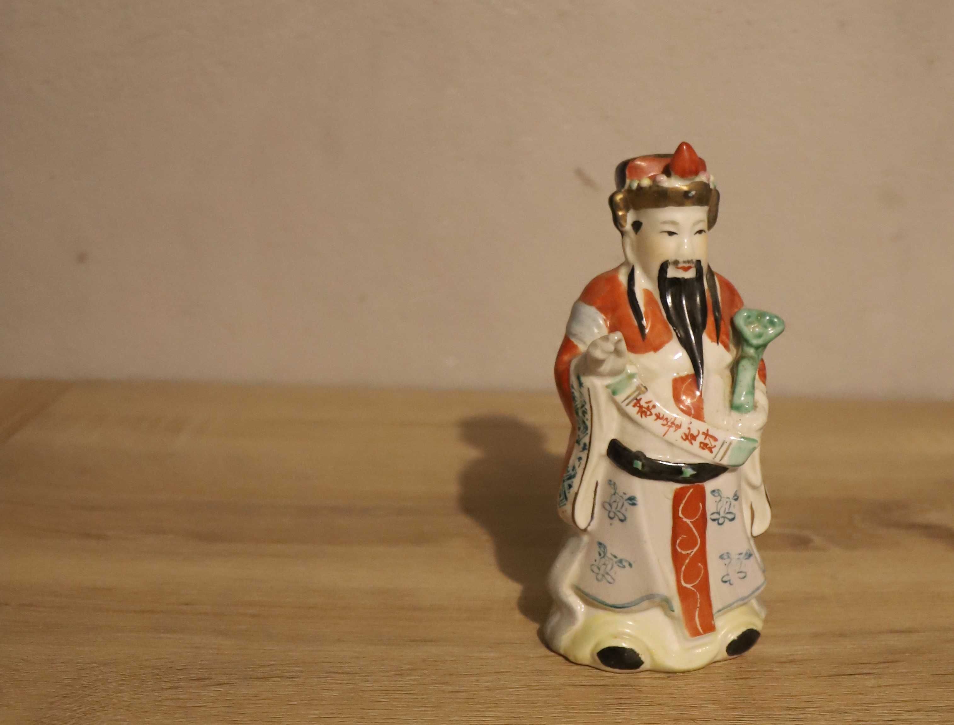 boneco  porcelana