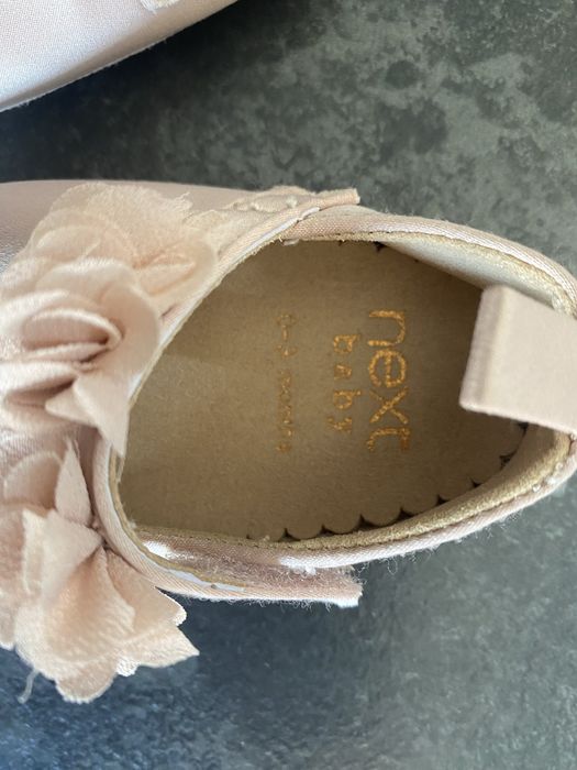 Buciki next pudrowy róż + opaska