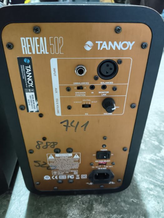 Par de monitor de estúdio ativo Tannoy Reveal 502.