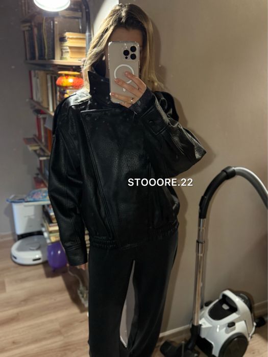 Трендова чорна куртка косуха Zara з коміром - розмір XS