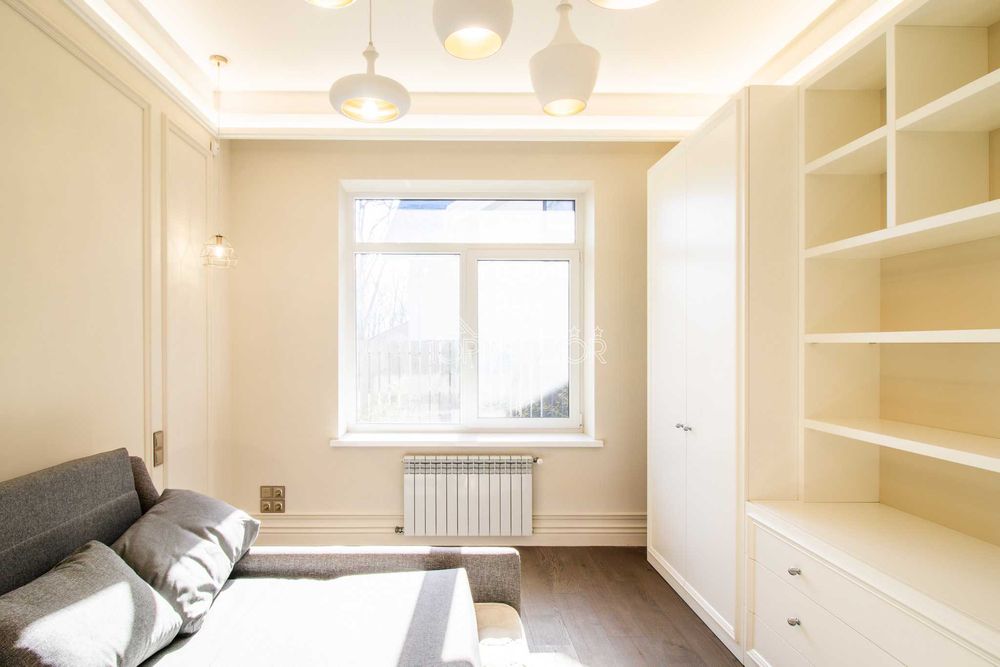 У продажі сучасний будинок с басейном в селищі Лісне! Без комісії!