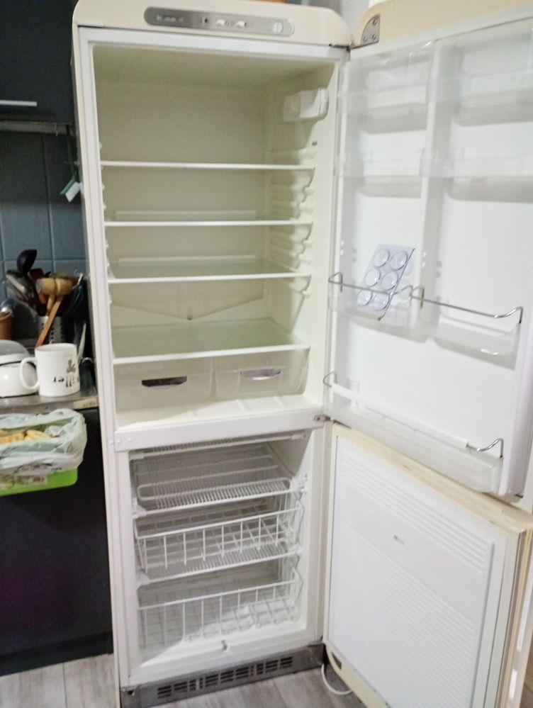 Lodówka SMEG w kolorze ecru