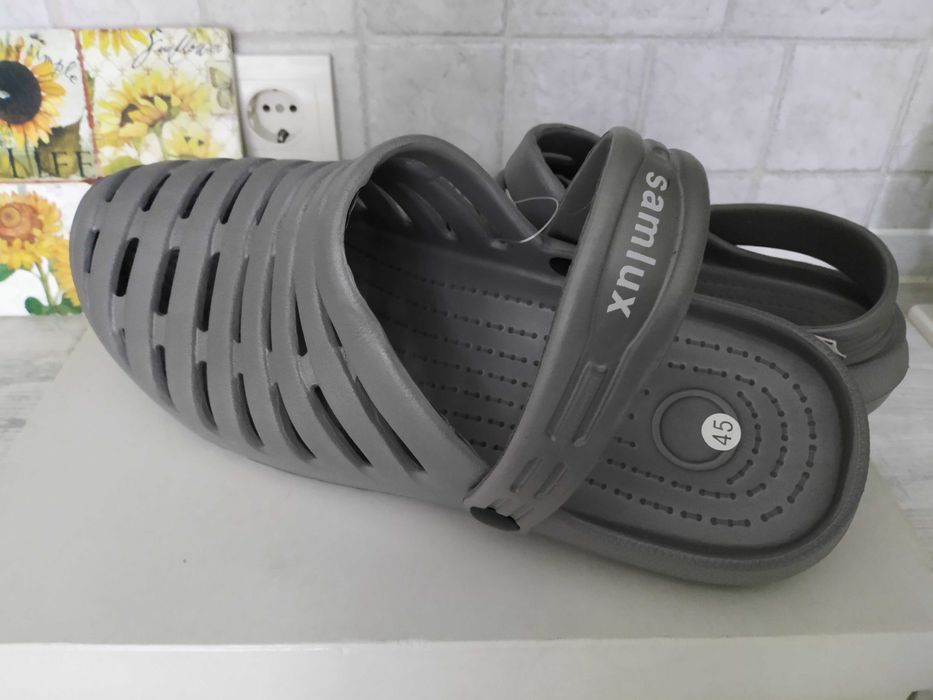 Продам кроксы шлепки шлепанцы мужские.