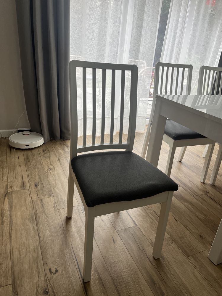 Cztery krzesła ikea