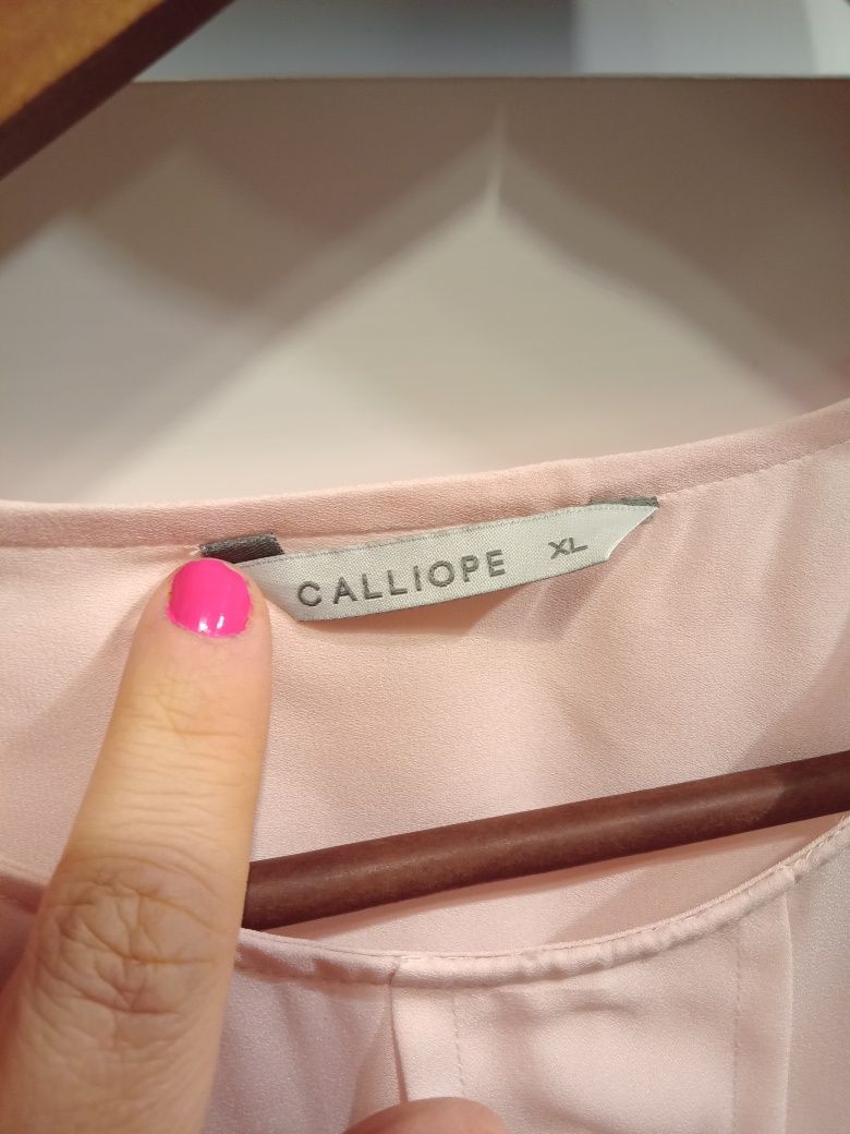 Śliczna eleegancka bluzka Calliope 
Rozmiar XL
Szerokość pachy 52 cm x