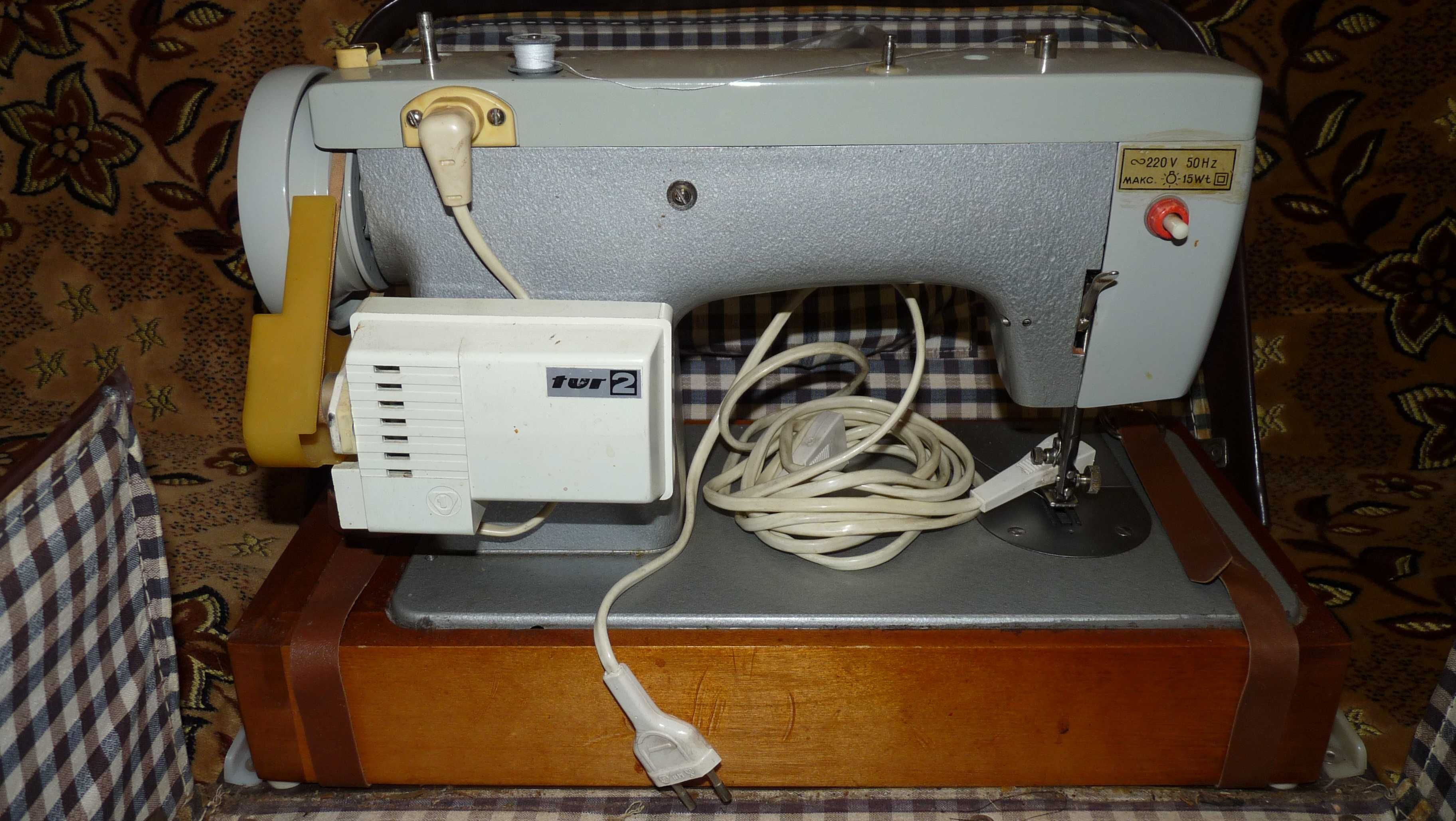 швейна машинка Чайка142м в кофрі електропривод робоча повна комплектац