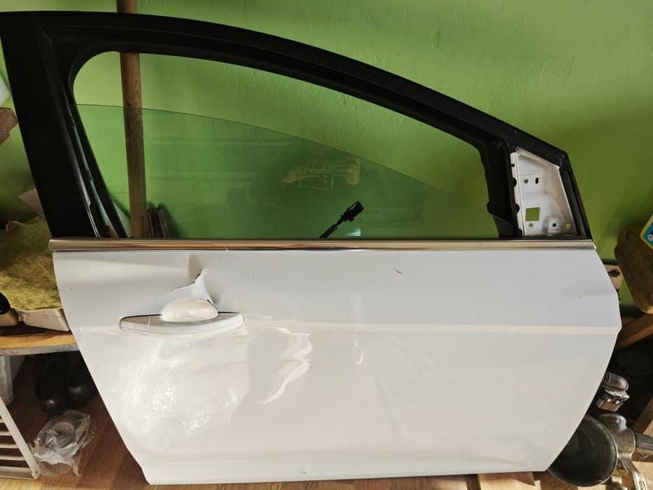 Передние правые двери на форд фокус 3, хетчбек. Оригинал, Европ