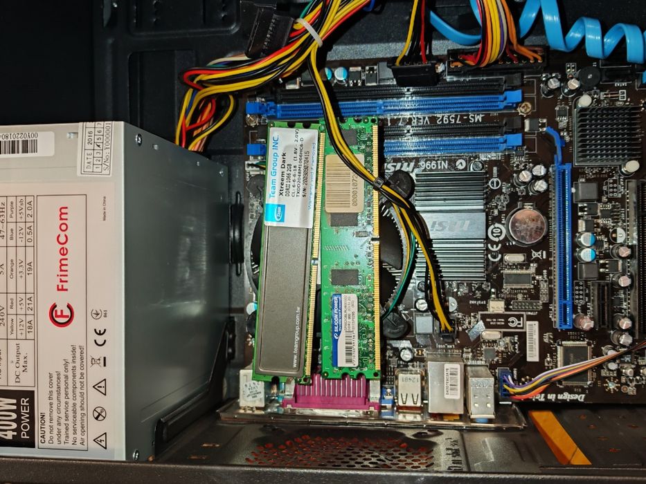 Материнська плата MSI MS-7592 + процессор q9400 +БП 400 ватт + корпус